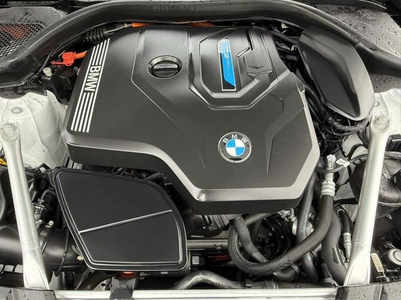 Used 2023 BMW 5 Series 530e iPerformanceImage 32