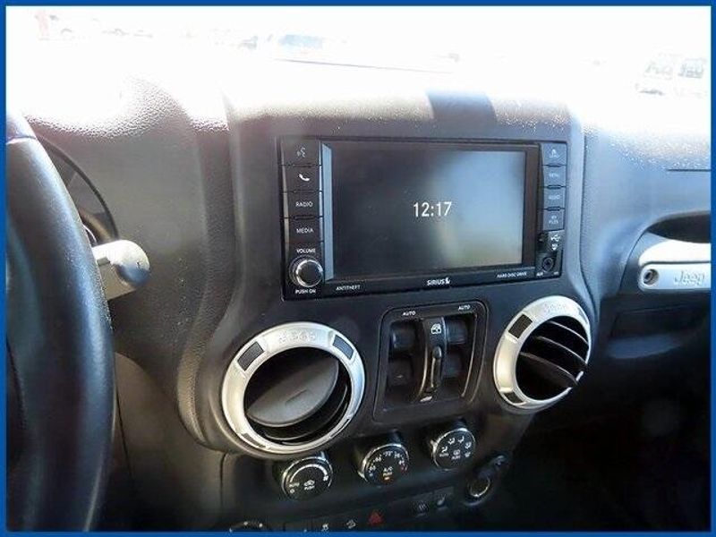 2014 Jeep Wrangler Unlimited SaharaImage 16