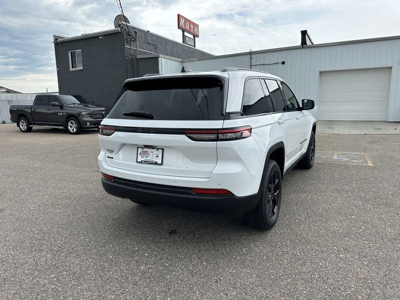 2024 Jeep Grand Cherokee Altitude X 4x4Image 10