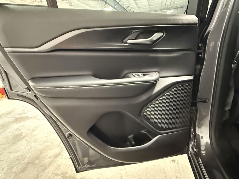 Used 2023 Jeep Grand Cherokee LaredoImage 21
