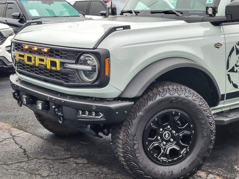 2022 Ford Bronco Wildtrak photo 2