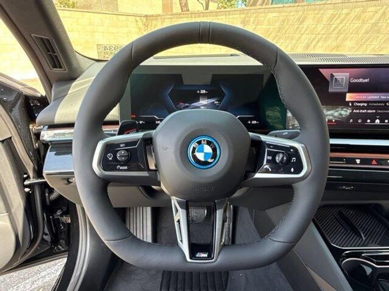 Used 2027 BMW i5 eDrive40Image 18