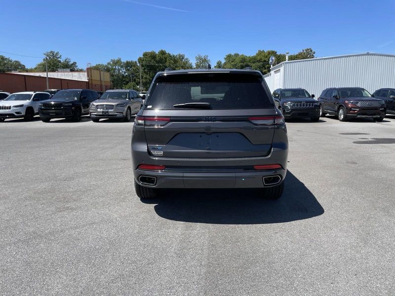 2024 Jeep Cherokee 80th Anniversary Edition photo 5