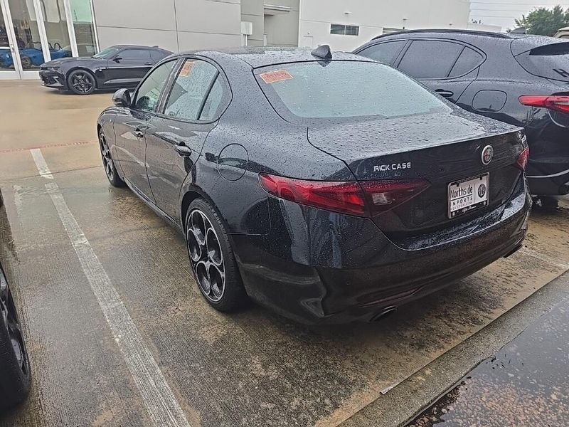Used 2022 Alfa Romeo Giulia TiImage 4