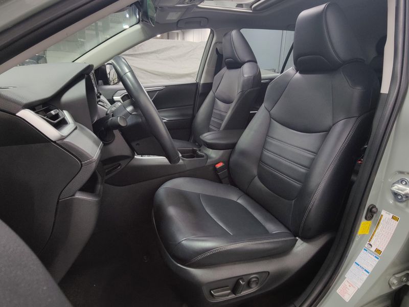 Used 2020 Toyota RAV4 XLE Premium AWD w/SunroofImage 15