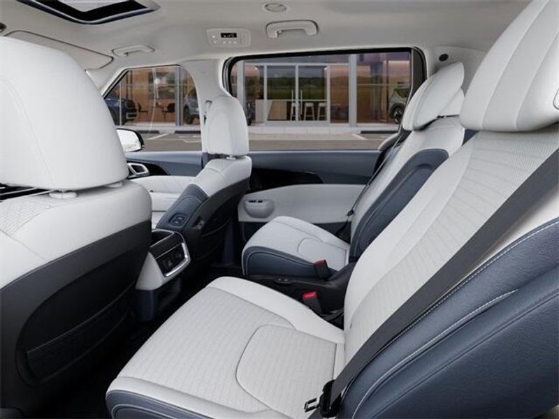 2025 Kia Carnival Hybrid SX PrestigeImage 18