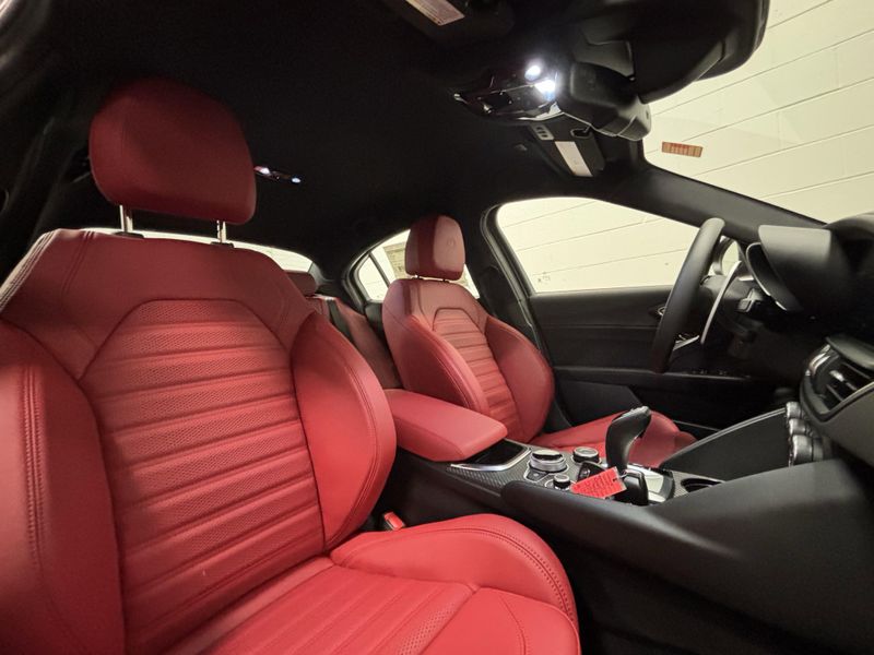 2024 Alfa Romeo Giulia Quadrifoglio Carbon RwdImage 12