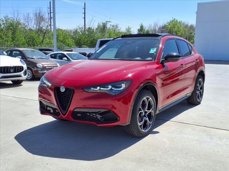 2025 Alfa Romeo Stelvio AwdImage 4