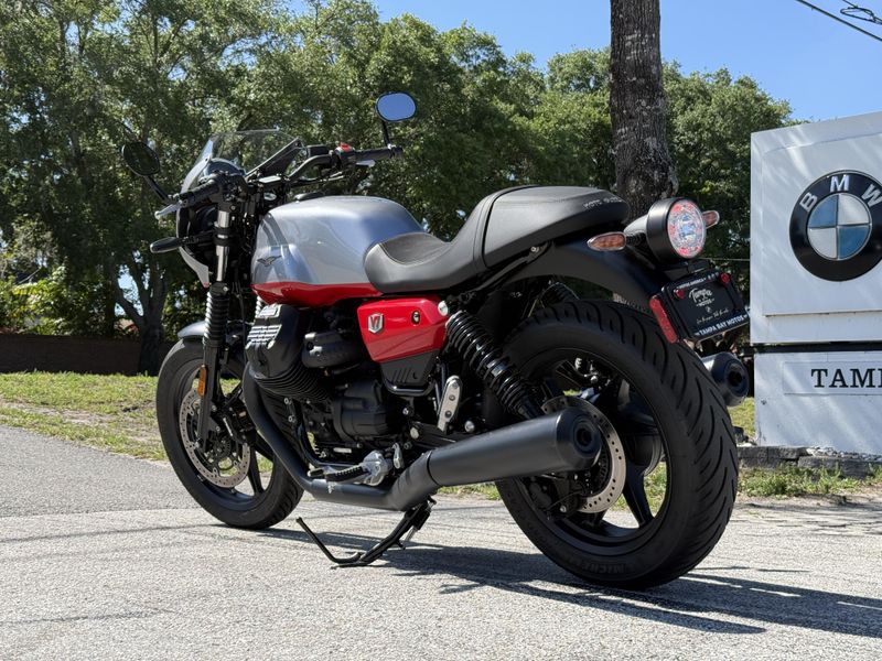 2024 Moto Guzzi V7 Stone Corsa