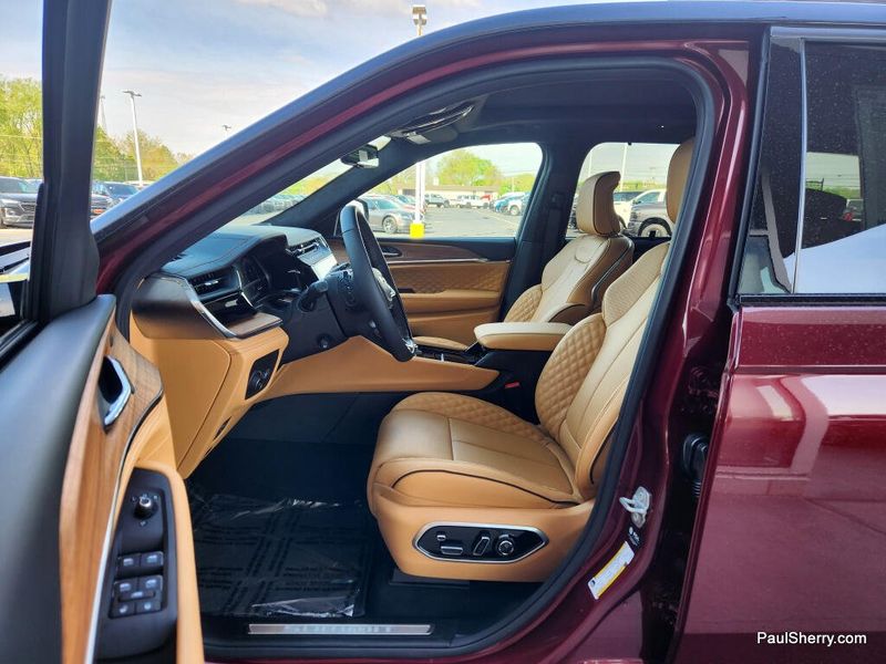 New 2026 Jeep Grand Cherokee Summit 4x4