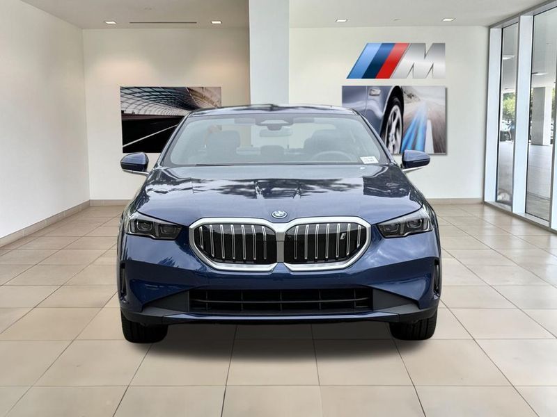 2025 BMW i5 eDrive40Image 3