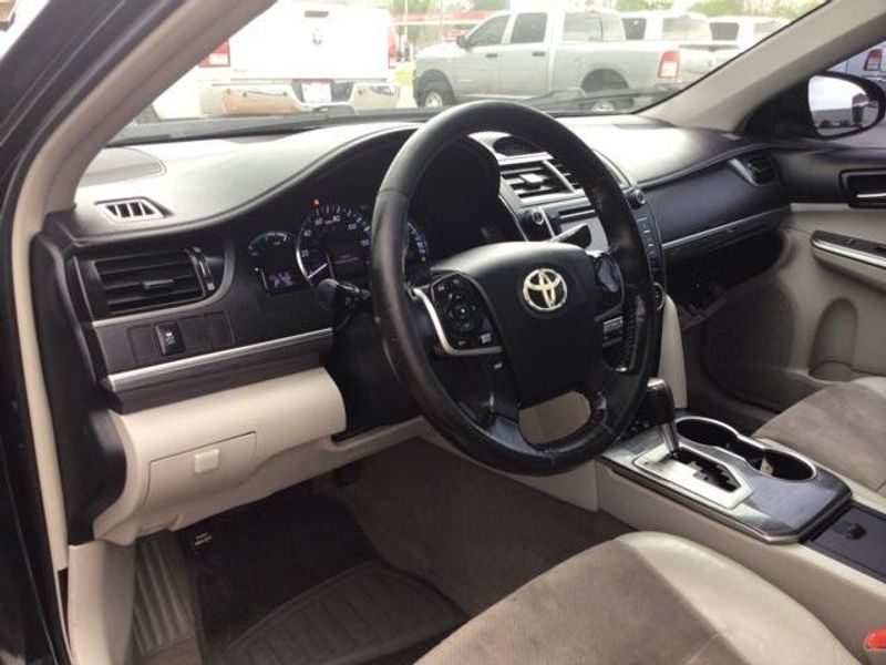 2012 Toyota Camry Hybrid XLEImage 9