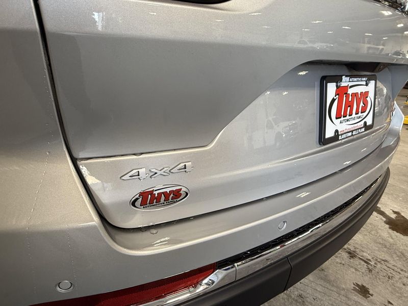 New 2025 Jeep Grand Cherokee Limited 4x4Image 8