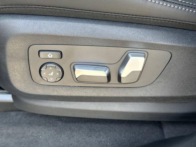 New 2026 BMW X5 sDrive40iImage 17