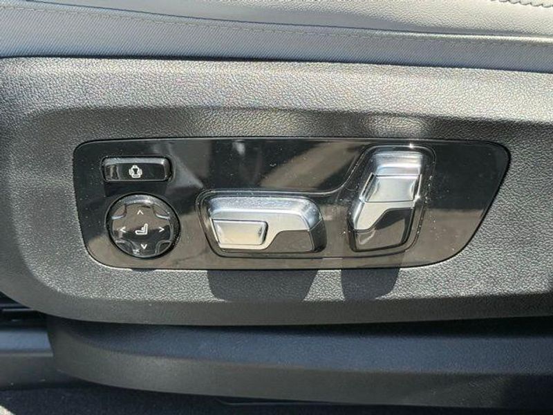 Used 2026 BMW X7 xDrive40iImage 19