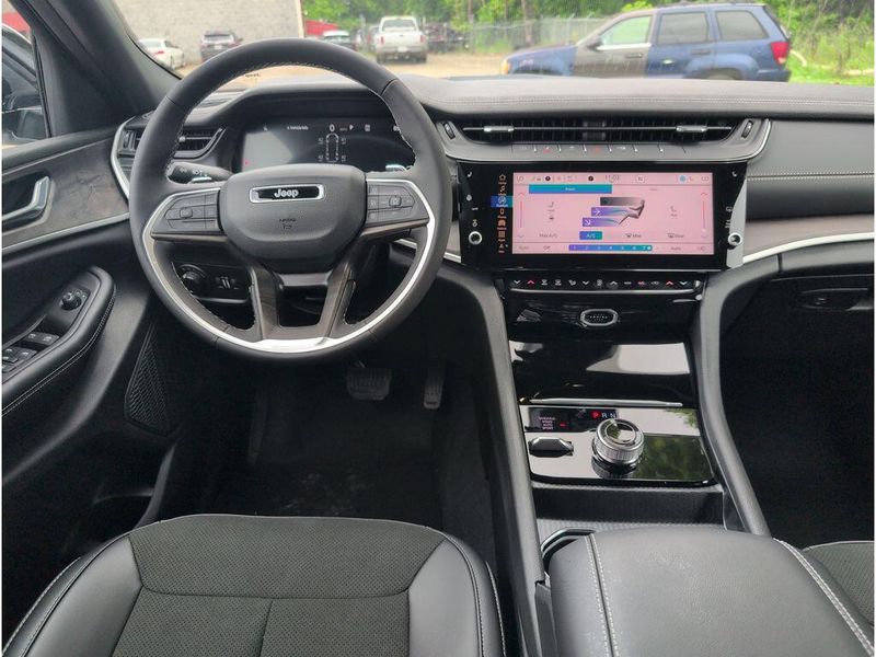 New 2026 Jeep Grand Cherokee L Laredo Altitude 4x4Image 33