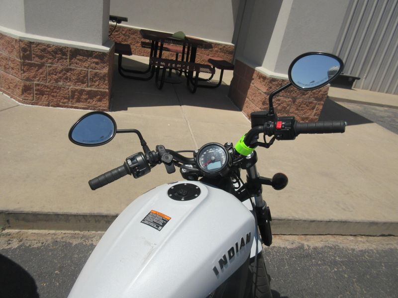 USED 2024 INDIAN MOTORCYCLE SCOUT BOBBER SIXTY ABS GHST WHT MTLC CAL Image 9
