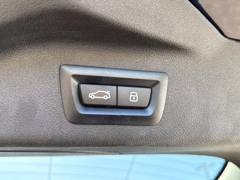 Used 2024 BMW X7 xDrive40iImage 17
