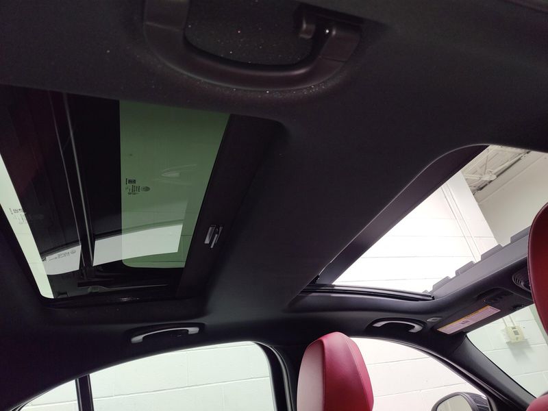 New 2025 Alfa Romeo Giulia AwdImage 8