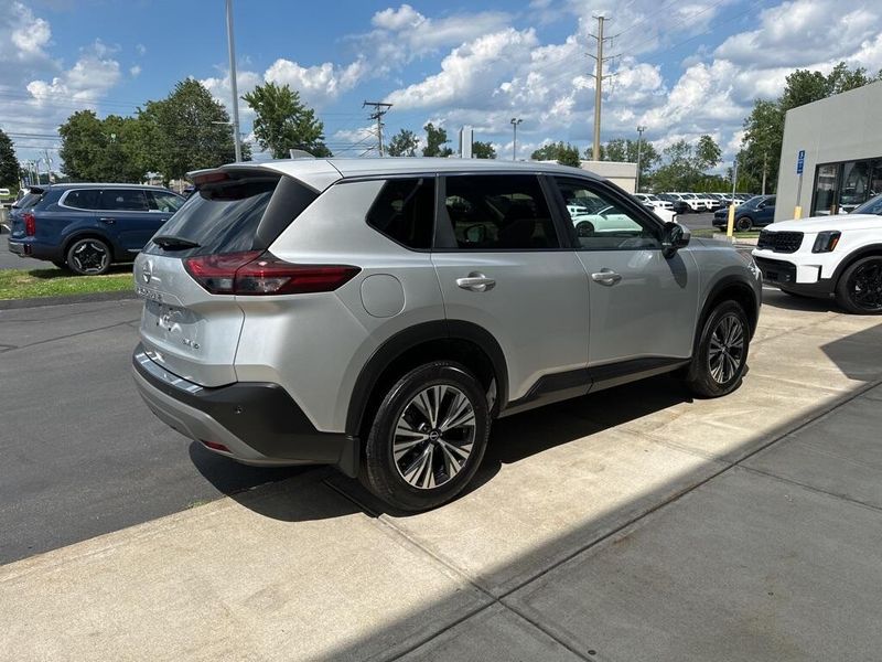 Used 2023 Nissan Rogue SVImage 5