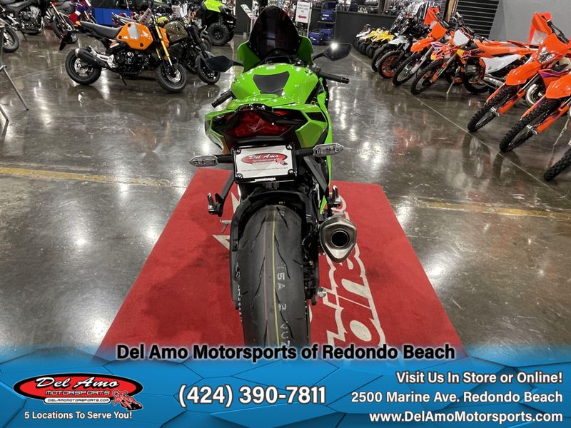 2024 Kawasaki ZX1002LRFAL-GN1  in a LIME GREEN/EBONY exterior color. Del Amo Motorsports of Redondo Beach (424) 304-1660 delamomotorsports.com 