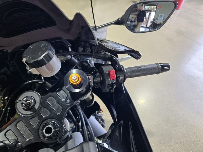 Used 2024 Yamaha YZFR7 Image 10