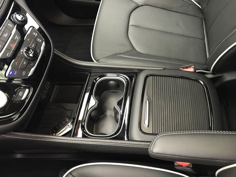 2025 Chrysler Pacifica Limited AwdImage 6