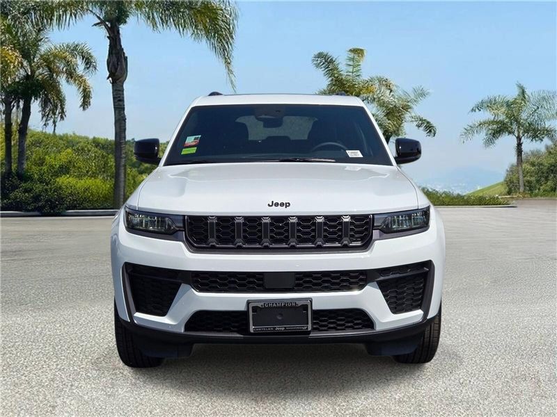 New 2026 Jeep Grand Cherokee Laredo Altitude 4x2