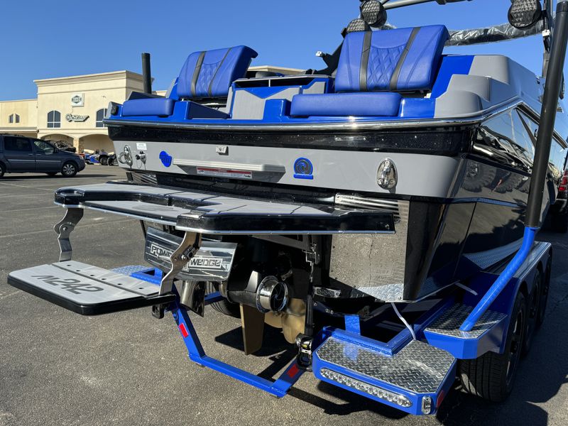 2024 MALIBU WAKESETTER M242  in a BLUE/GRAY/BLACK exterior color. Family PowerSports (877) 886-1997 familypowersports.com 