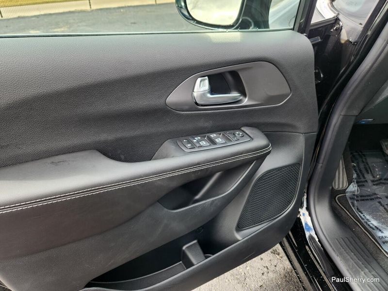 New 2026 Chrysler Voyager Lx