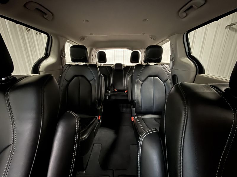 Used 2024 Chrysler Pacifica Touring LImage 23