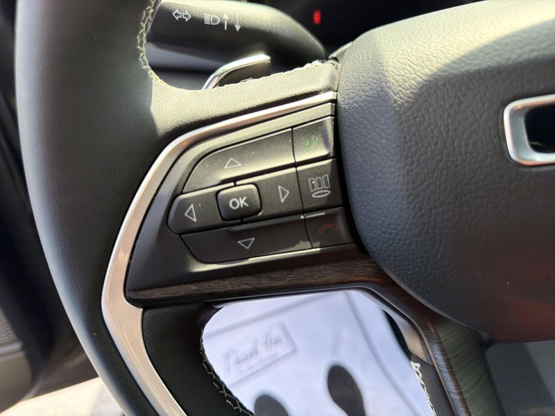 Used 2024 Jeep Grand Cherokee L LimitedImage 31