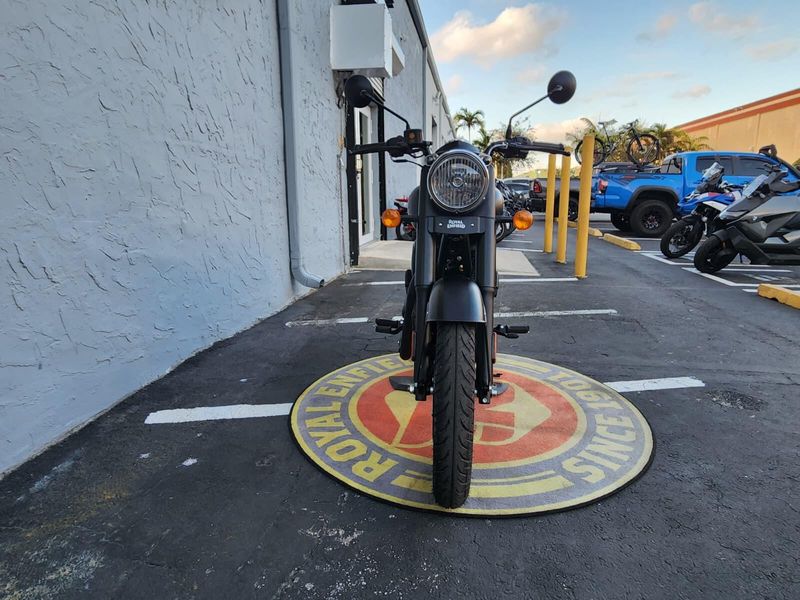 New 2024 Royal Enfield CLASSIC 350 Image 2