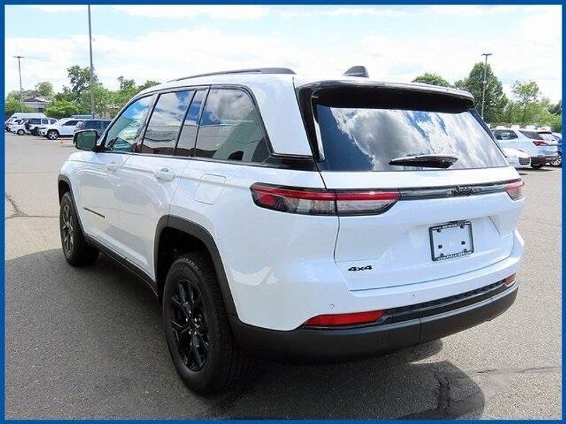 New 2025 Jeep Grand Cherokee Altitude XImage 5