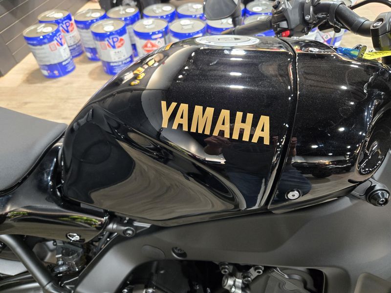 New 2025 Yamaha XSR900 RAVEN Image 9