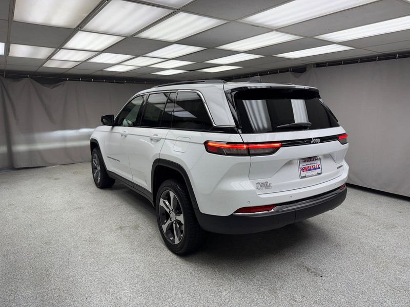 New 2025 Jeep Grand Cherokee Limited 4x4Image 2