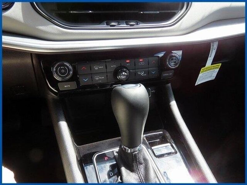 New 2025 Jeep Compass LimitedImage 16