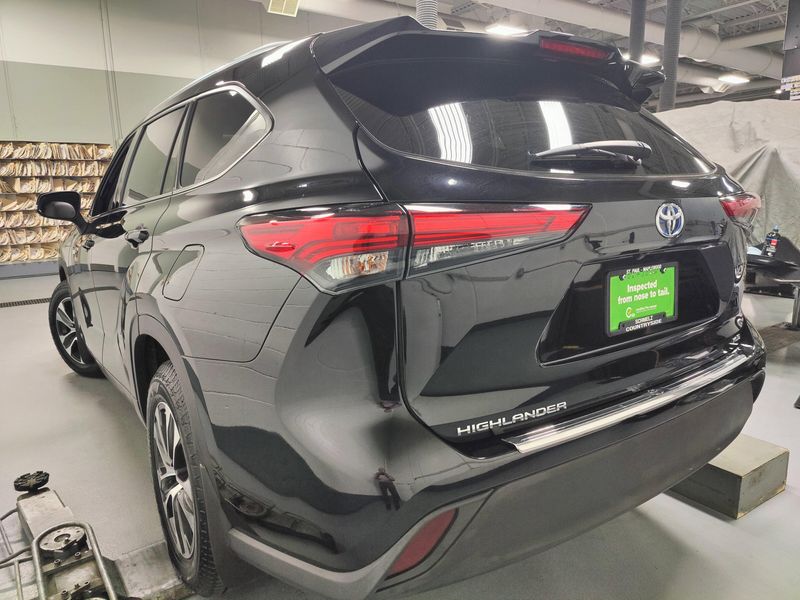 2021 Toyota Highlander Hybrid XLE AWD w/Sunroof/NavImage 11