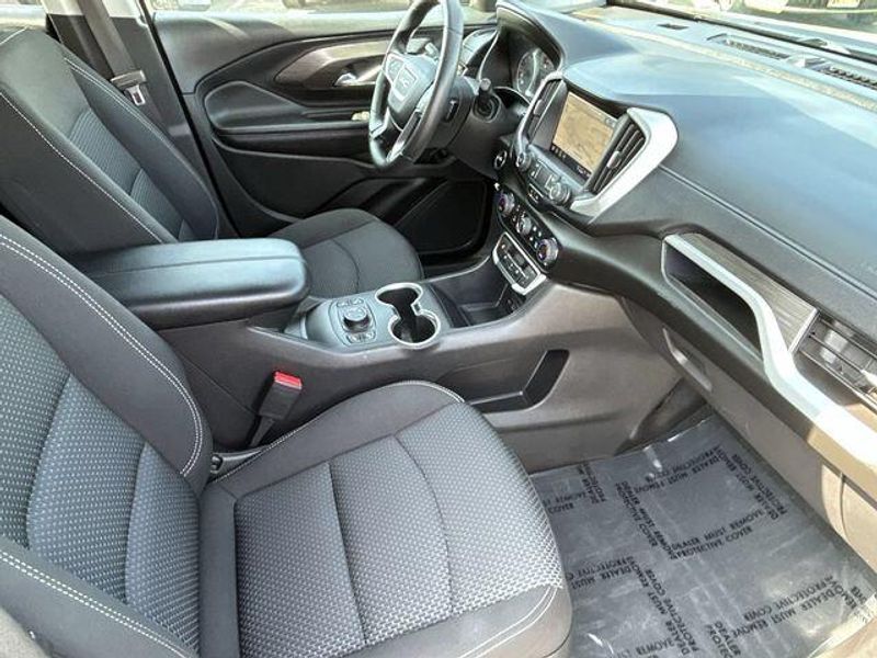Used 2022 GMC Terrain SLEImage 12