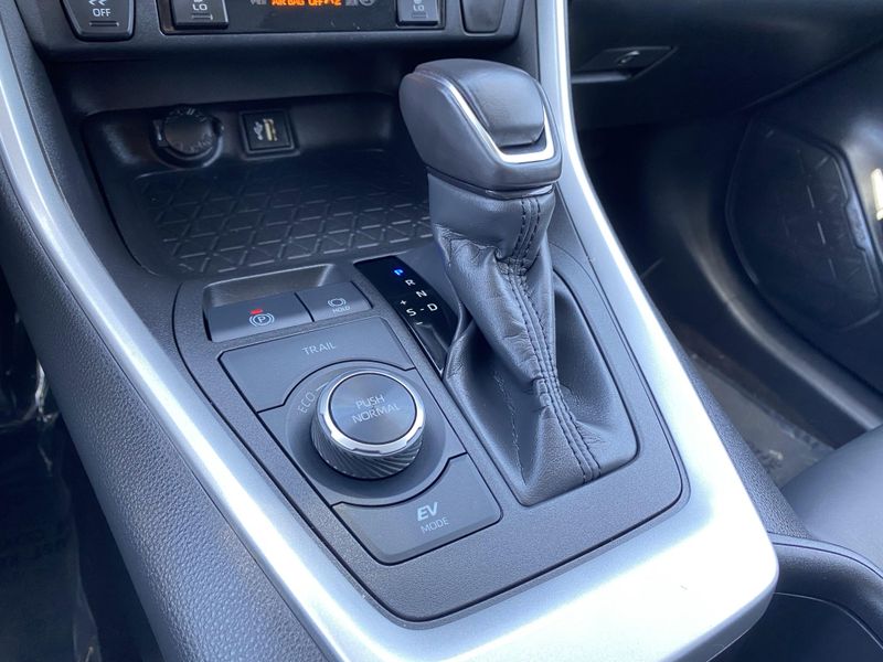 2024 Toyota RAV4 XLE PremiumImage 25