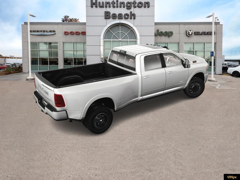 2025 RAM 3500 Longhorn Crew Cab 4x4 DuallyImage 8