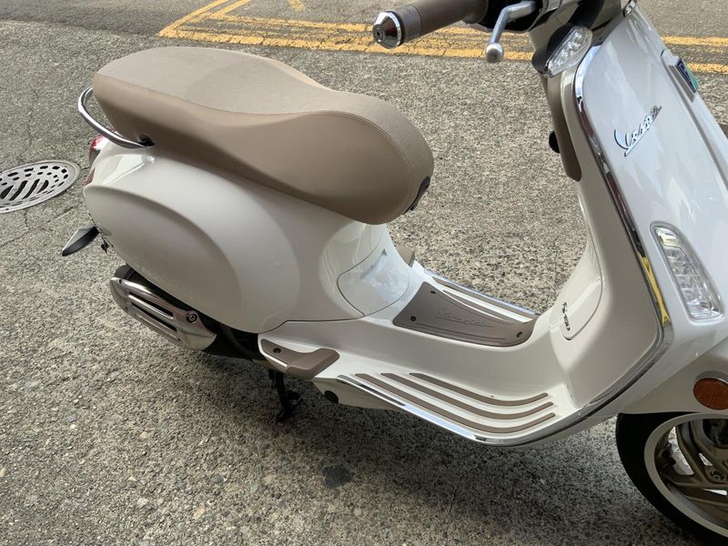 New 2027 Vespa PRIMAVERA 150 SPORT 