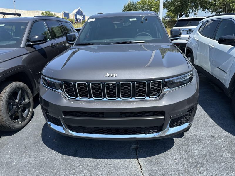 New 2025 Jeep Grand Cherokee L Limited 4x4Image 2