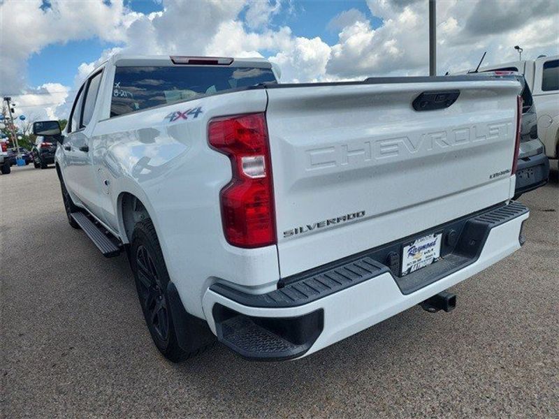 2022 Chevrolet Silverado 1500 CustomImage 4