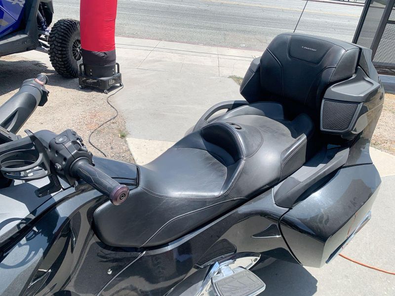 Used 2015 Can-Am SPYDER RT Image 16