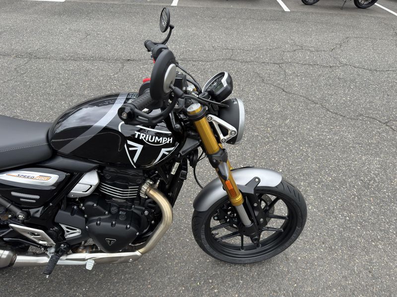 2025 Triumph SCRAMBLER 400 X - PHANTOM BLACK - SILVER ICE 