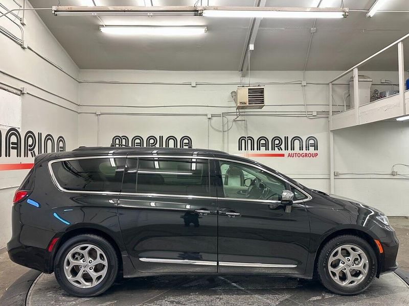 2023 Chrysler Pacifica LimitedImage 10