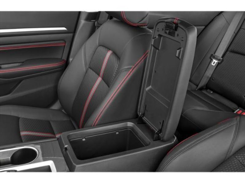 2024 Nissan Altima 2.5 SR photo 11