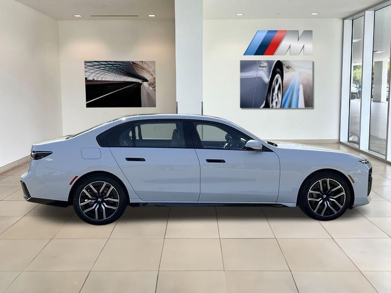 2023 BMW 7 Series 740iImage 9