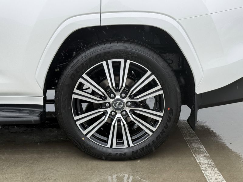 New 2026 Lexus LX 600 LuxuryImage 15